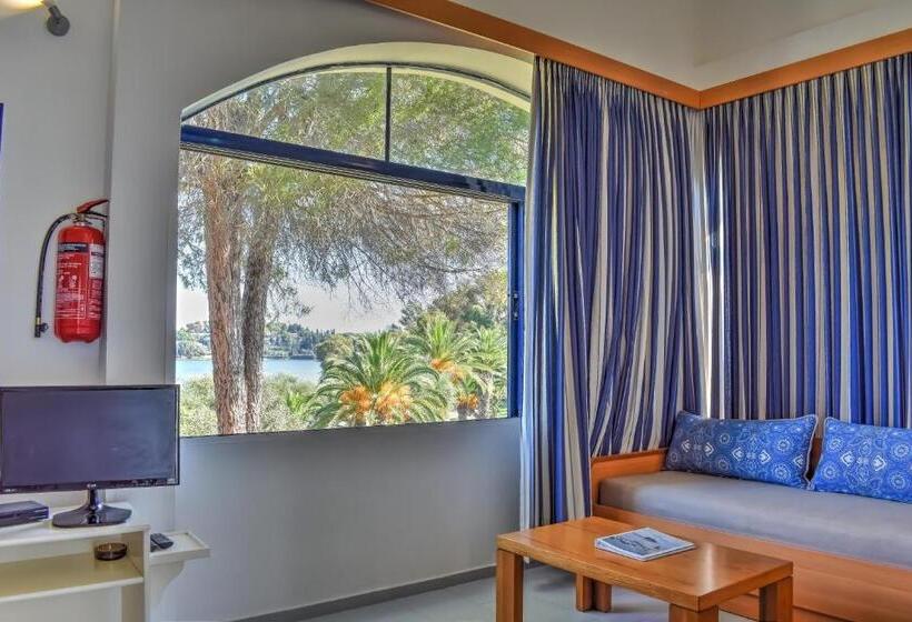 استراحتگاه Govino Bay