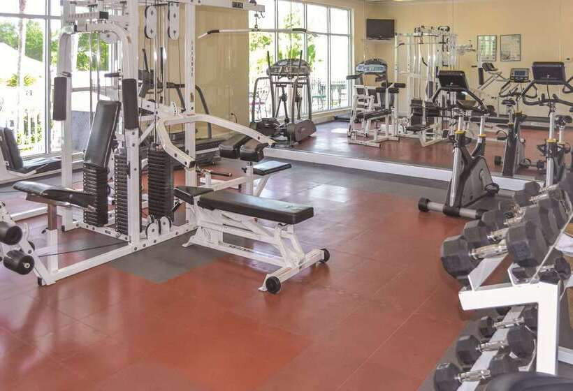 Курорт Hilton Vacation Club Cypress Pointe Orlando