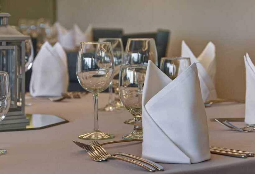 هتل Four Points By Sheraton Boston Newton