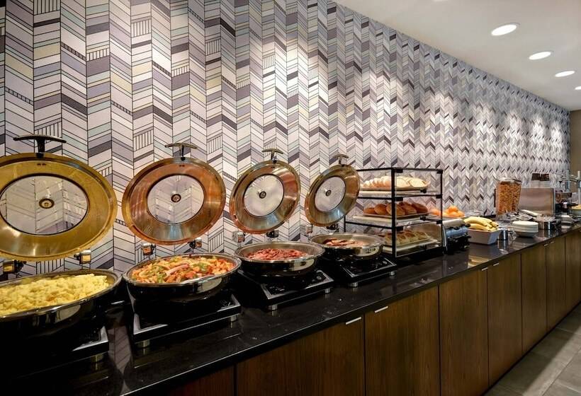 هتل Four Points By Sheraton Boston Newton