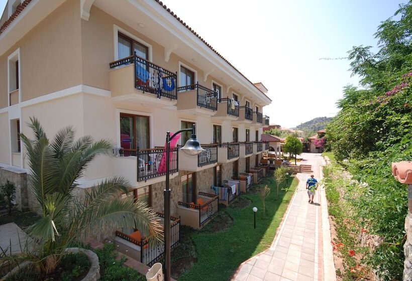 هتل Perdikia Beach