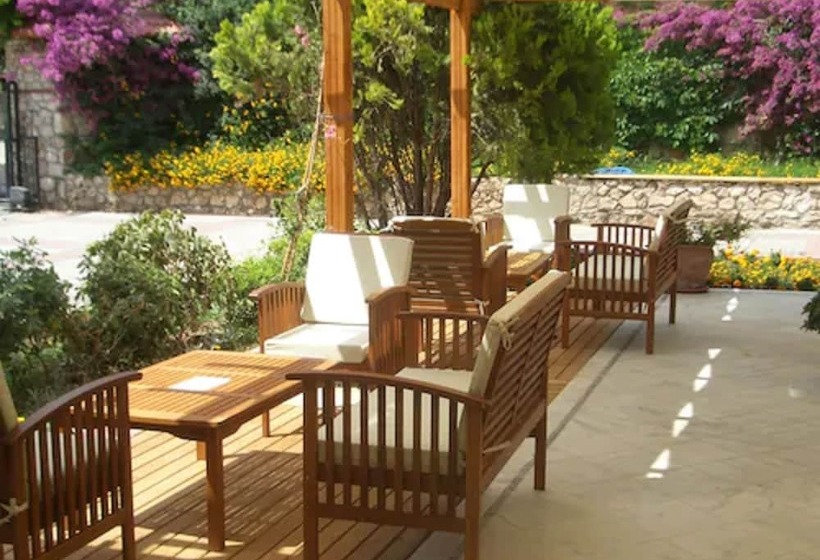 هتل Perdikia Beach