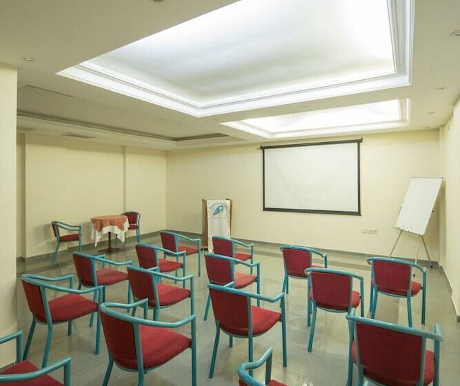 هتل Perdikia Beach