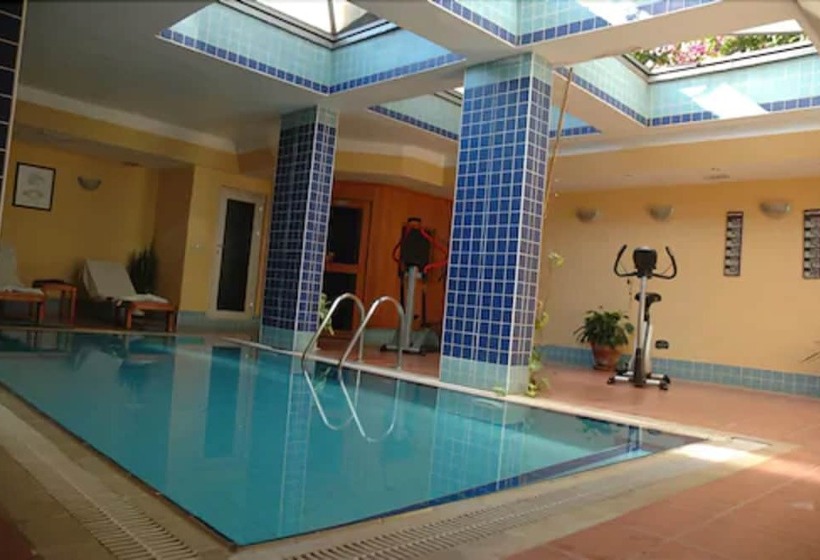 هتل Perdikia Beach