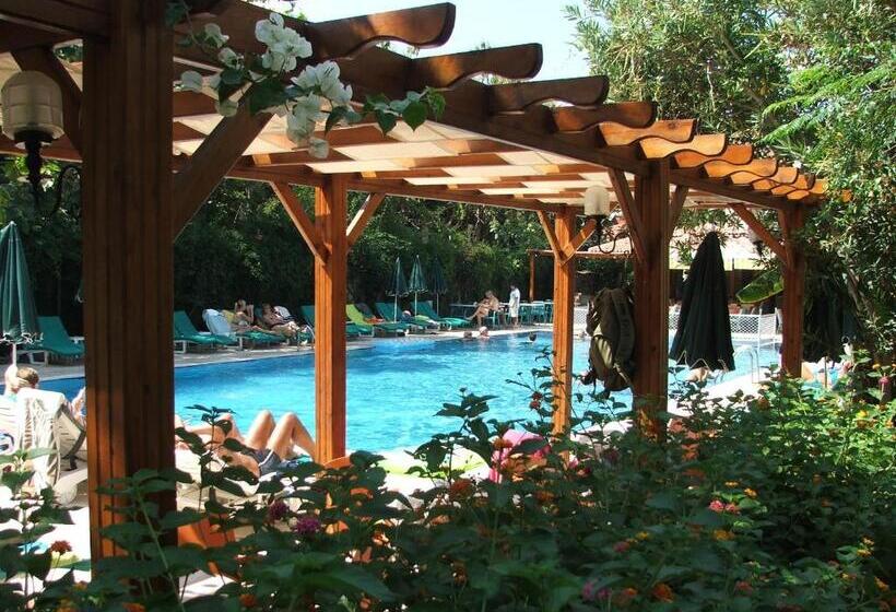 هتل Perdikia Beach