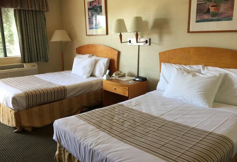 בית מלון כפרי Fresno Inn