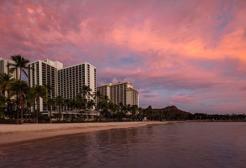 בית מלון כפרי Waikiki Beach Marriott Resort & Spa