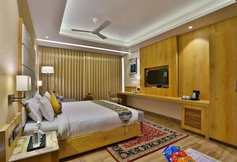 Hotel The Square Somnath