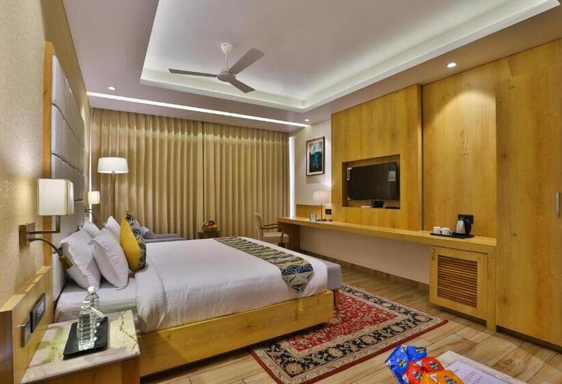 Hotel The Square Somnath