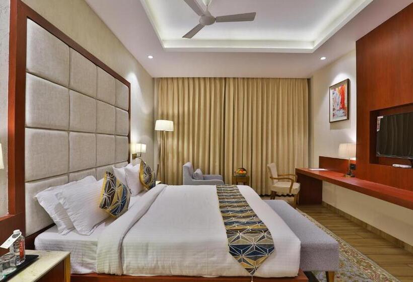 Hotel The Square Somnath