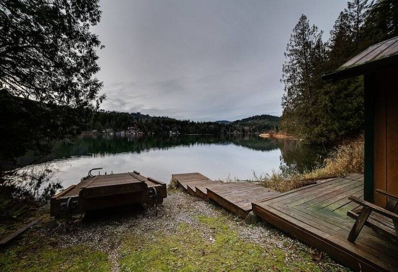 97mf   Lakeside   Dock   Bbq   Pets Ok   Sleeps 6