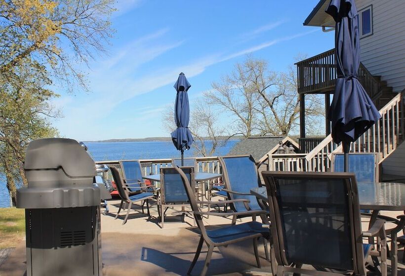 Отель Viking Bay Resort And Lodge