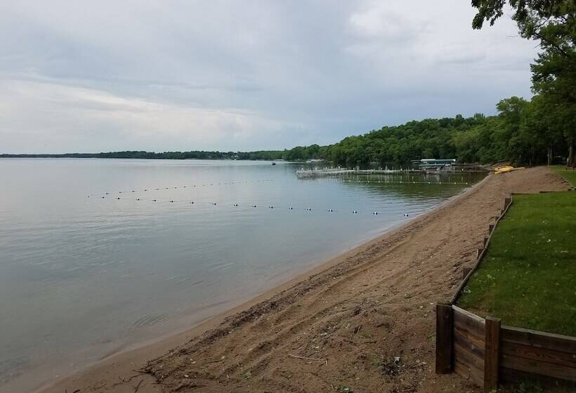 Отель Viking Bay Resort And Lodge