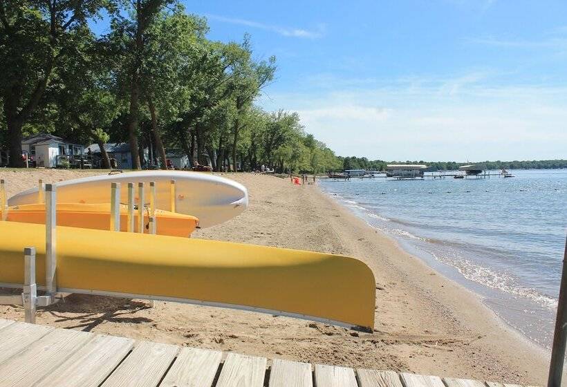 Отель Viking Bay Resort And Lodge