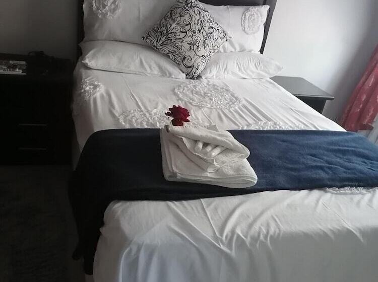 펜션 Rose And Thorn Guesthouse   Adults Only