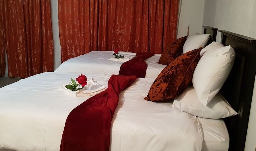 펜션 Rose And Thorn Guesthouse   Adults Only