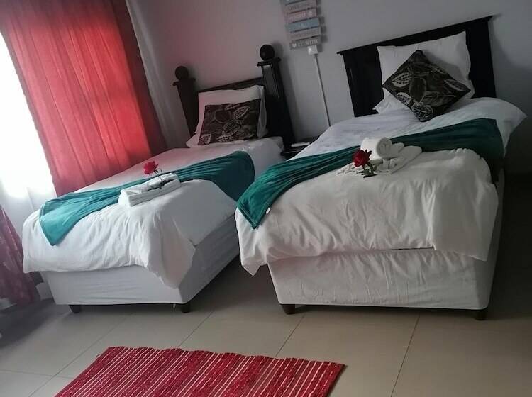 펜션 Rose And Thorn Guesthouse   Adults Only