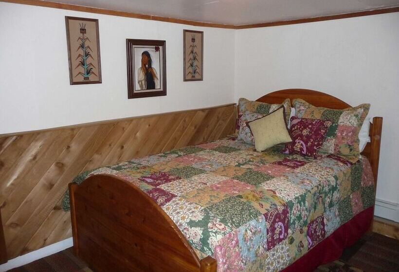 The Twin Lakes Inn