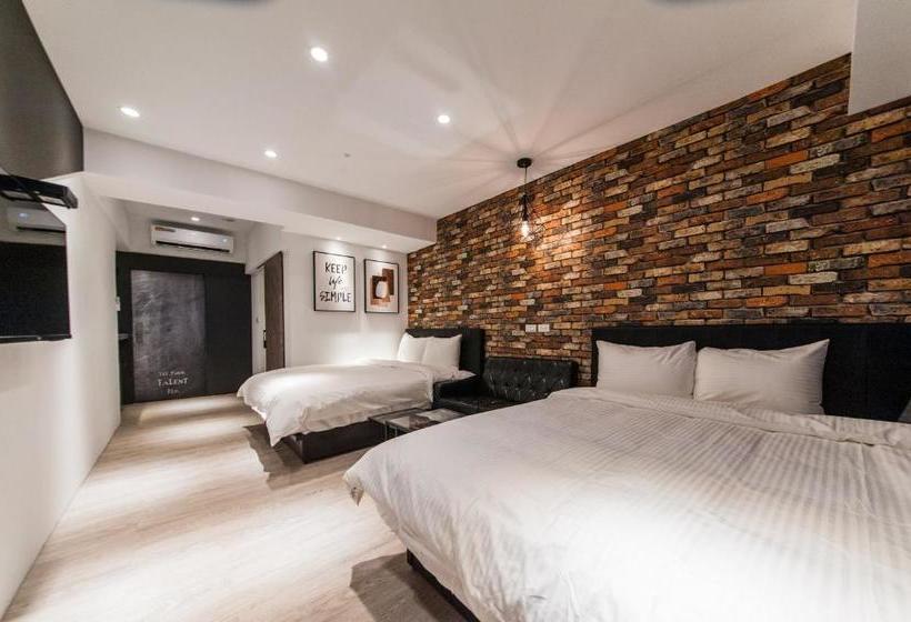 هاستل Lady M Luodong