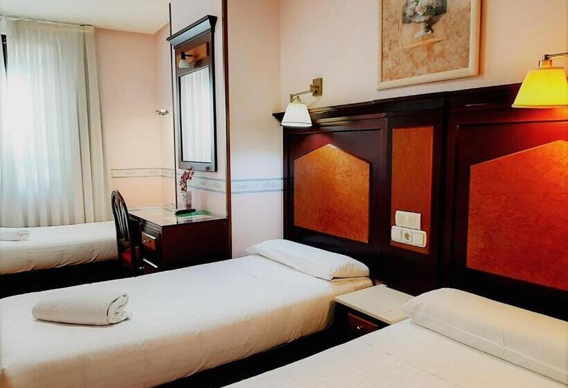 مسافرخانه Hosteria Sara By Gaiarooms