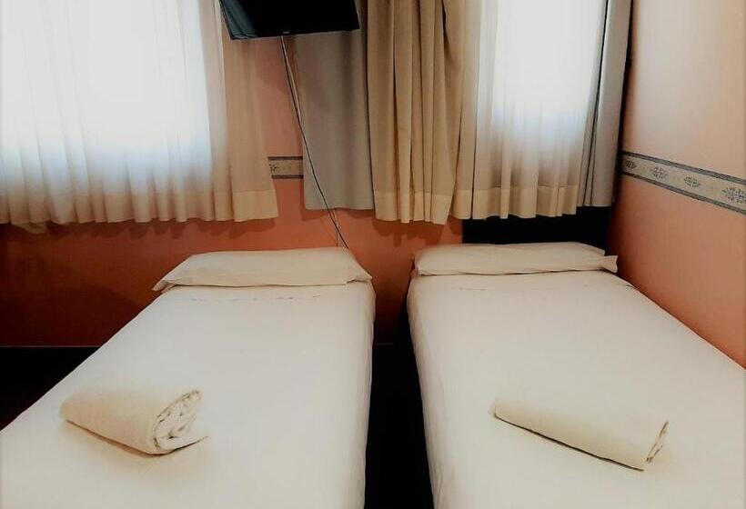 مسافرخانه Hosteria Sara By Gaiarooms