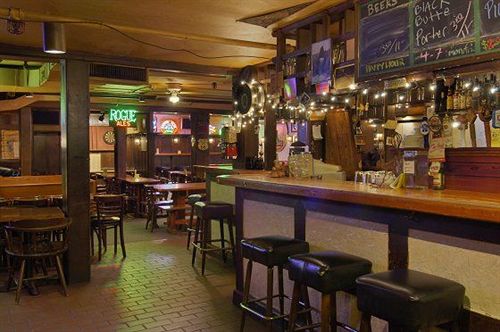 בית מלון כפרי College Inn