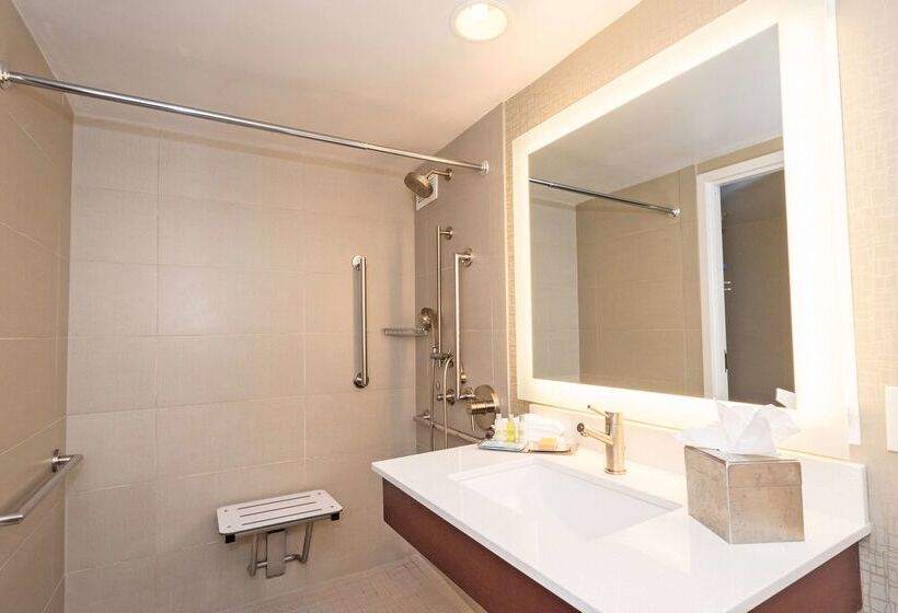 هتل Doubletree Suites By Hilton At The Battery Atlanta