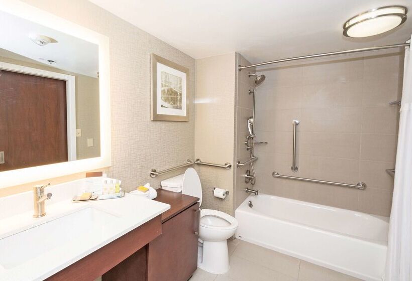 هتل Doubletree Suites By Hilton At The Battery Atlanta