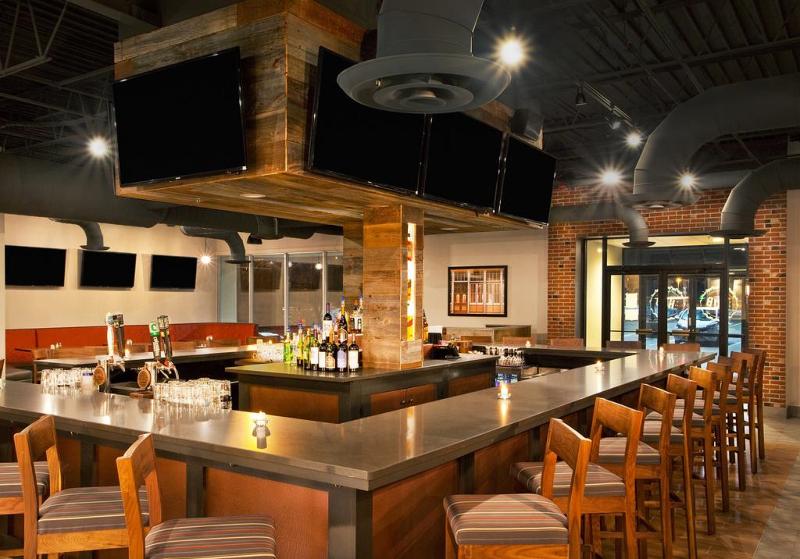 هتل Four Points By Sheraton Cleveland Airport