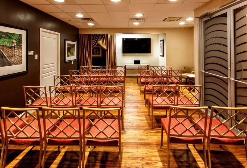 هتل Hilton Garden Inn New York / Staten Island