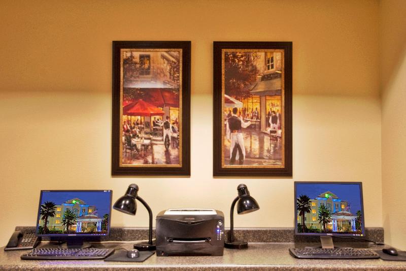 فندق Holiday Inn Express And Suites Tampa I 75 At Bruce B. Downs, An Ihg