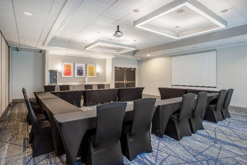 فندق Holiday Inn Express And Suites Tampa I 75 At Bruce B. Downs, An Ihg