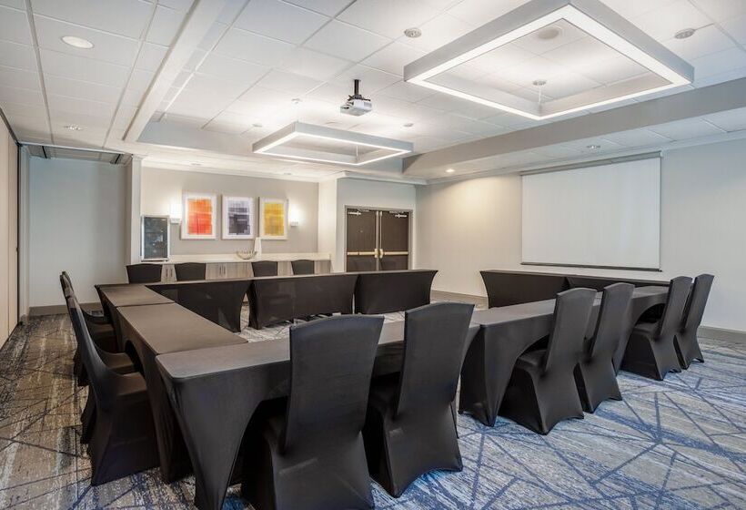 בית מלון כפרי Holiday Inn Express And Suites Tampa I 75 At Bruce B. Downs, An Ihg