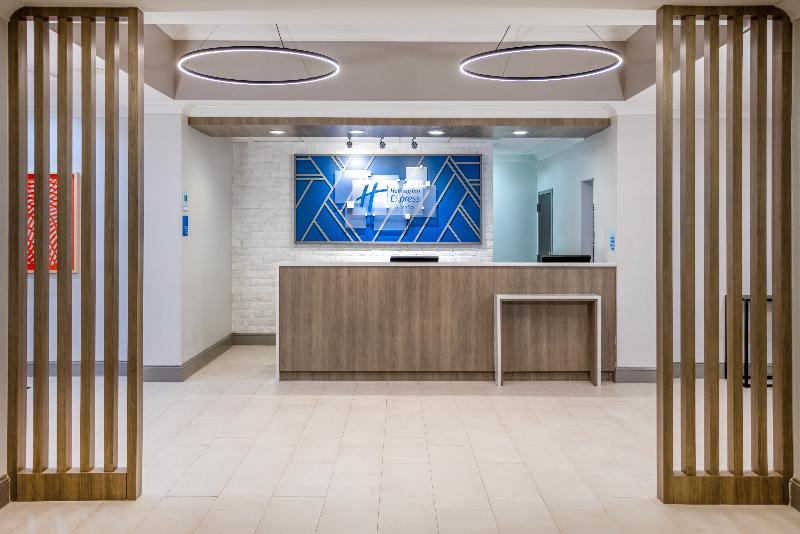 בית מלון כפרי Holiday Inn Express And Suites Tampa I 75 At Bruce B. Downs, An Ihg