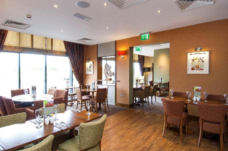 هتل Holiday Inn Express London Stansted Airport, An Ihg