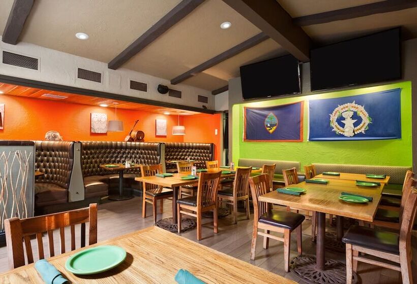 هتل Howard Johnson By Wyndham San Diego Sea World