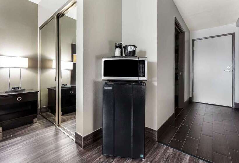 هتل La Quinta By Wyndham San Diego Mission Bay