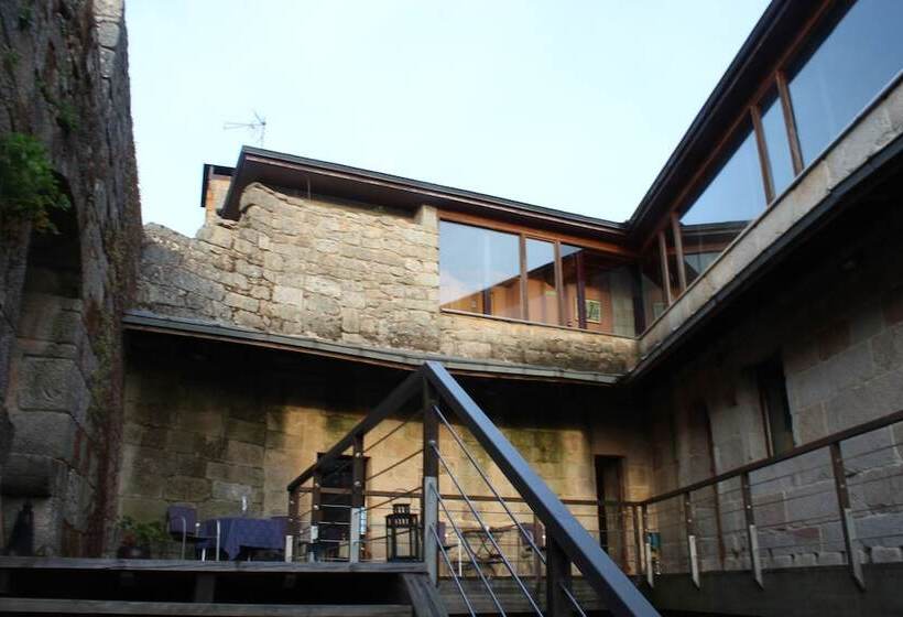 فندق Monumento Castelo De Maceda