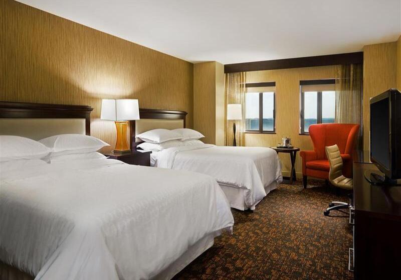 هتل Sheraton Springfield Monarch Place