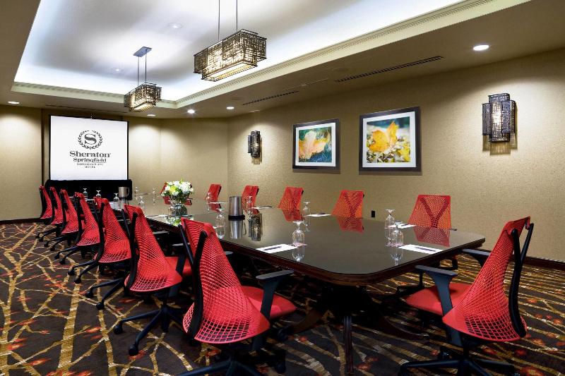 هتل Sheraton Springfield Monarch Place