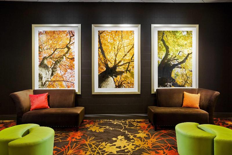 هتل Sheraton Springfield Monarch Place