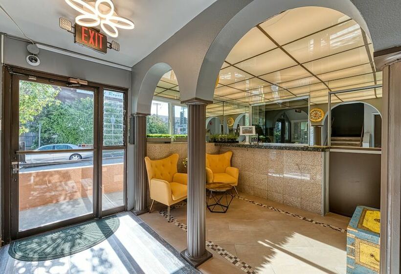Общежитие La Mirage Inn  Hollywood
