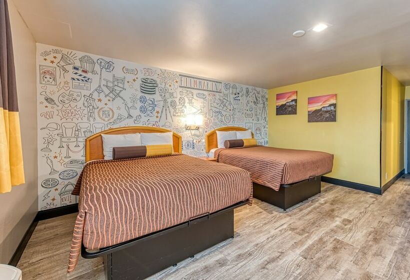 Общежитие La Mirage Inn  Hollywood