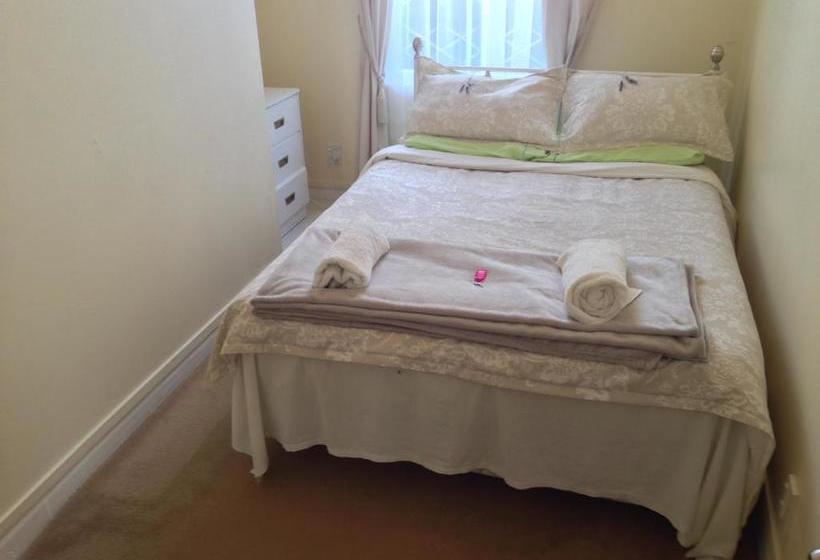 هاستل Honeysuckle House