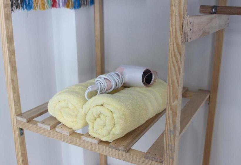 تختخواب و صبحانه 1993’s House