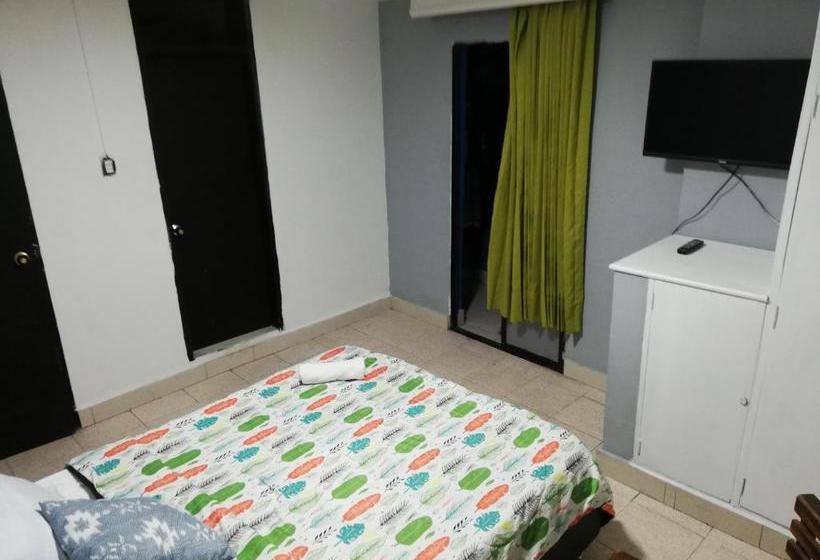 هتل Casa Noah Hostel