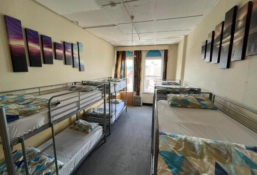 هاستل Chalet Backpackers