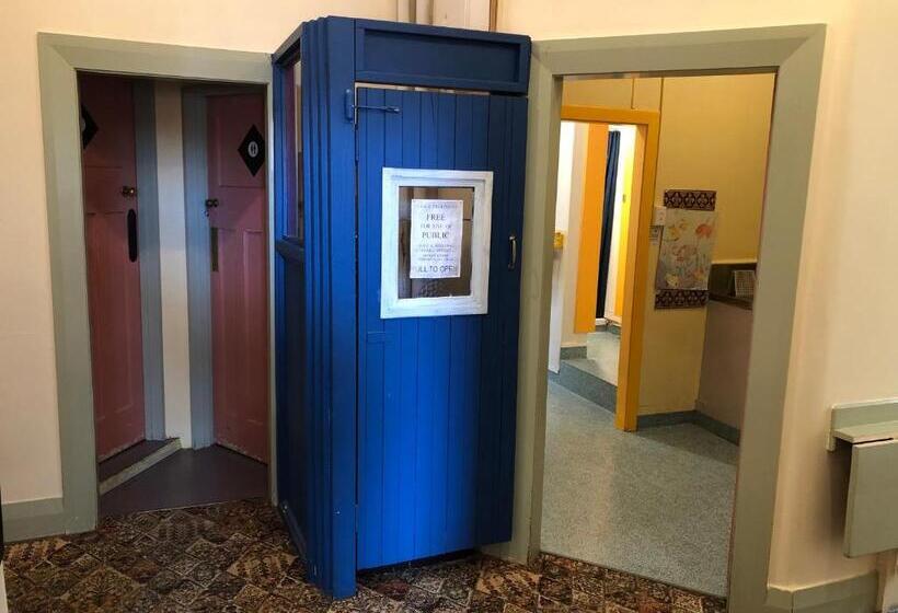 هاستل Chalet Backpackers