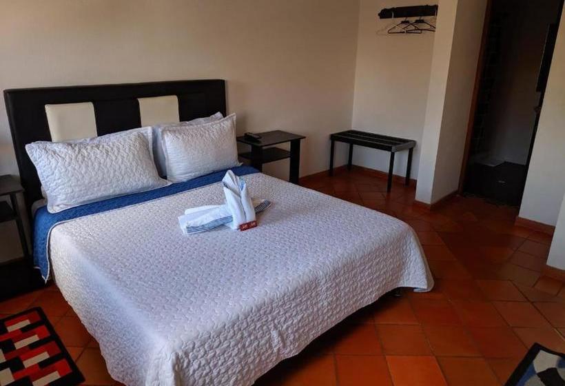 Отель La Villa De Santa Ana