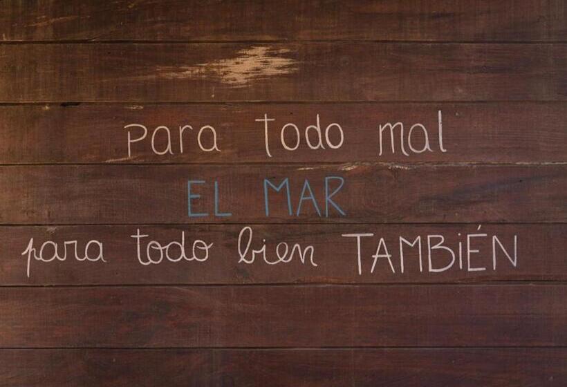 Mar De Fondo Hostel